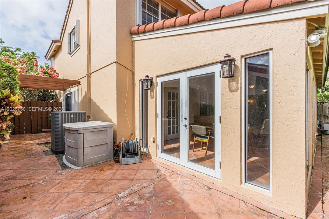 For Sale: $699,900 (4 beds, 2 baths, 2255 Square Feet)