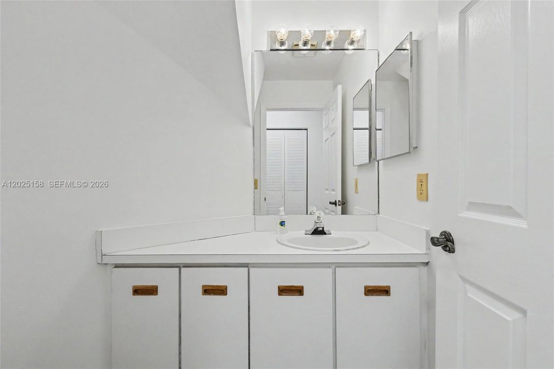 For Sale: $699,900 (4 beds, 2 baths, 2255 Square Feet)