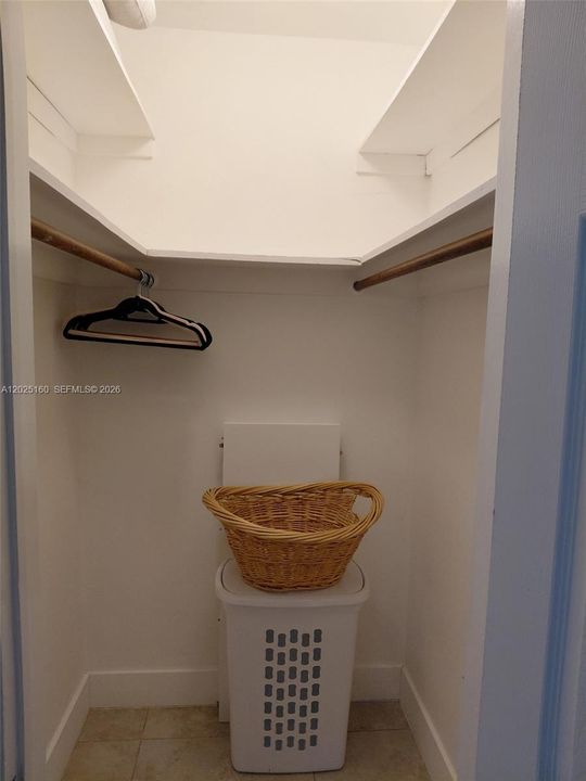 For Rent: $2,400 (1 beds, 1 baths, 2316 Square Feet)