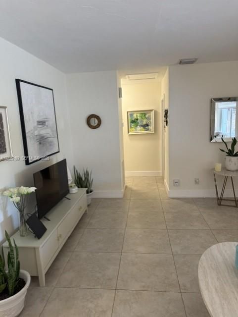 For Rent: $2,400 (1 beds, 1 baths, 2316 Square Feet)