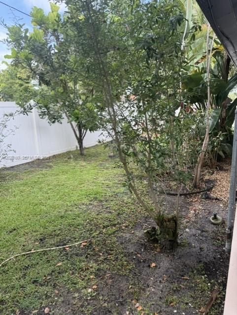 For Rent: $2,400 (1 beds, 1 baths, 2316 Square Feet)