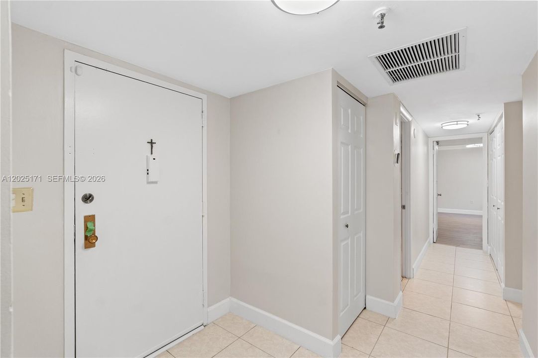 En Venta: $285,000 (2 camas, 2 baños, 1222 Pies cuadrados)