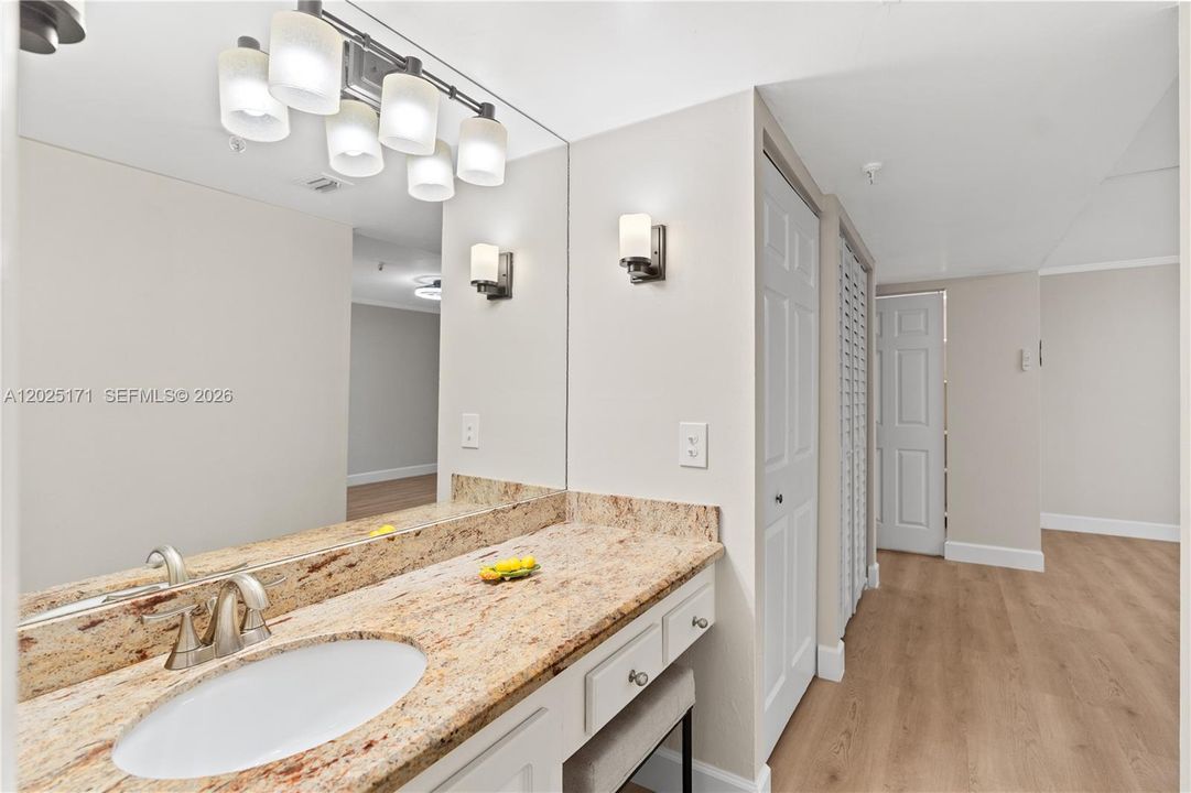 En Venta: $285,000 (2 camas, 2 baños, 1222 Pies cuadrados)
