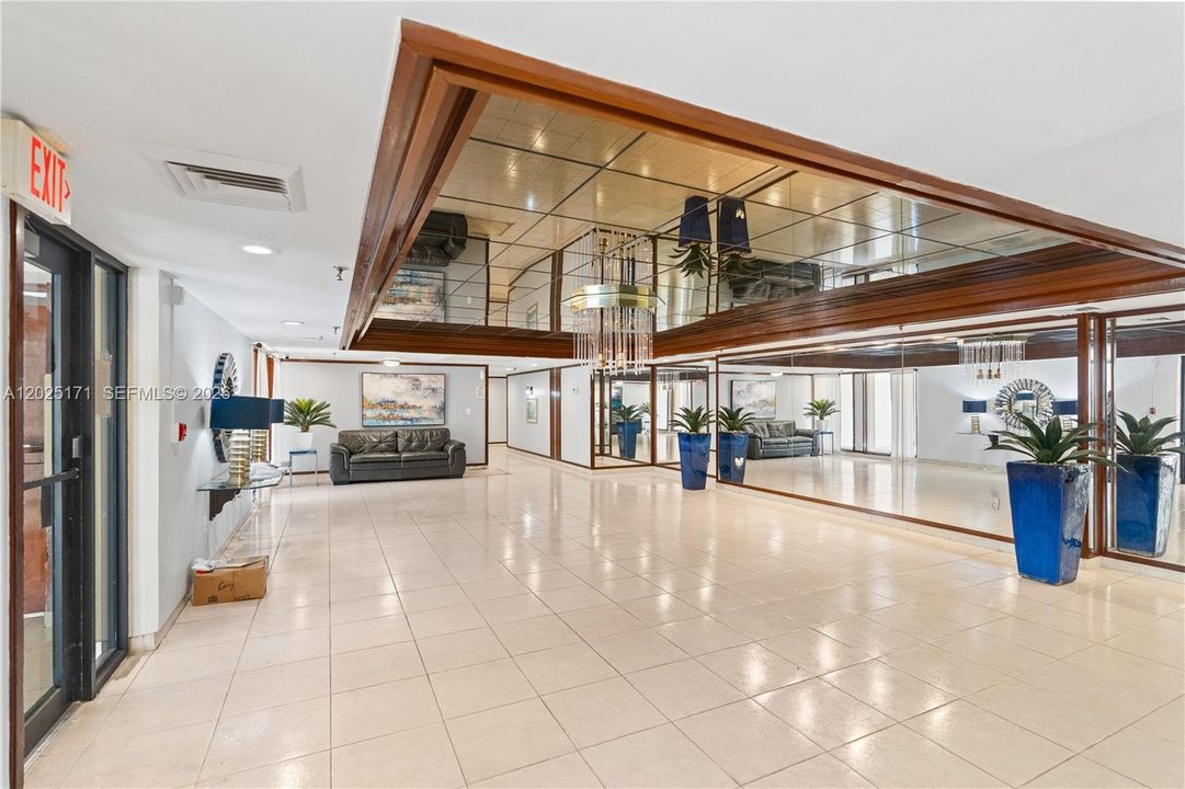 En Venta: $285,000 (2 camas, 2 baños, 1222 Pies cuadrados)