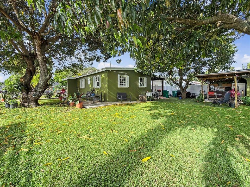 For Sale: $475,000 (2 beds, 1 baths, 680 Square Feet)