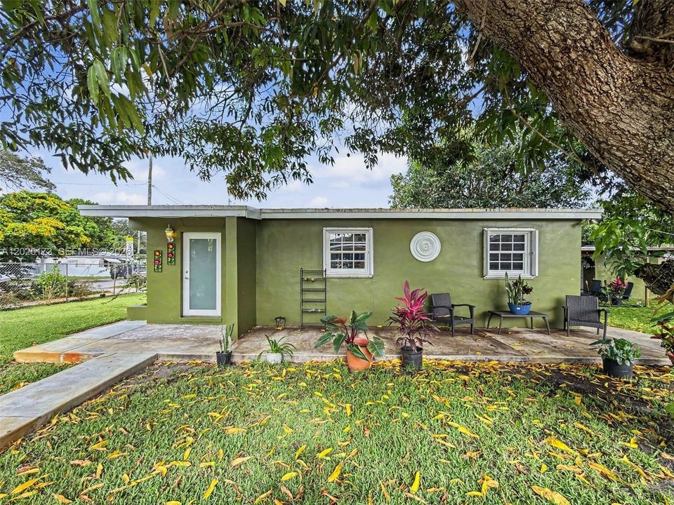 For Sale: $475,000 (2 beds, 1 baths, 680 Square Feet)
