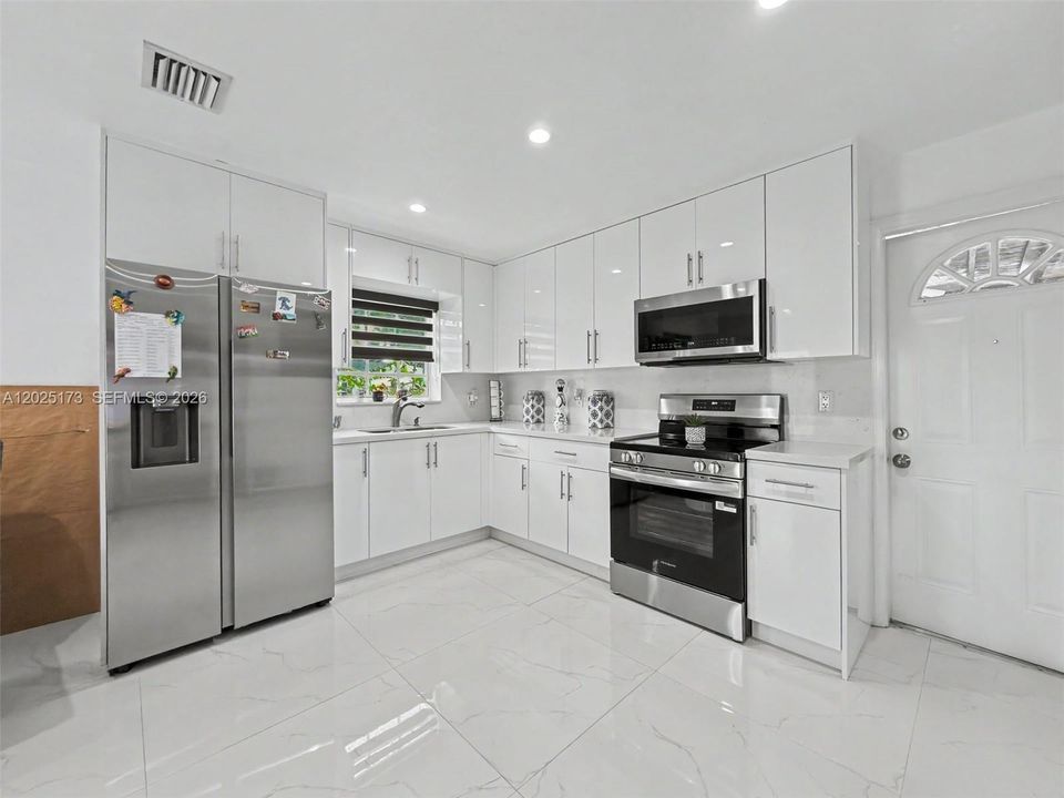 For Sale: $475,000 (2 beds, 1 baths, 680 Square Feet)
