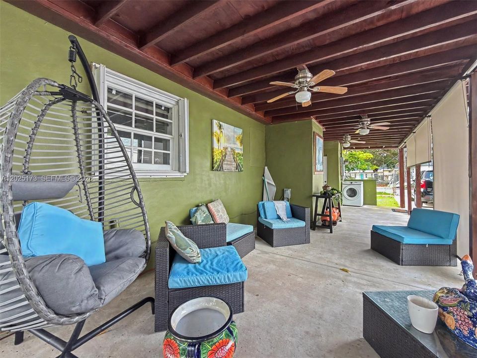 For Sale: $475,000 (2 beds, 1 baths, 680 Square Feet)