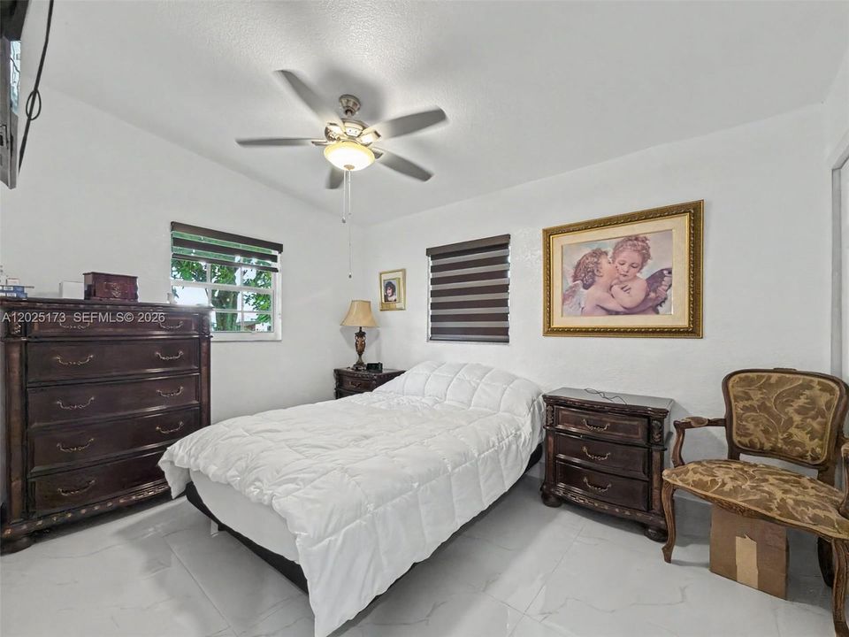For Sale: $475,000 (2 beds, 1 baths, 680 Square Feet)