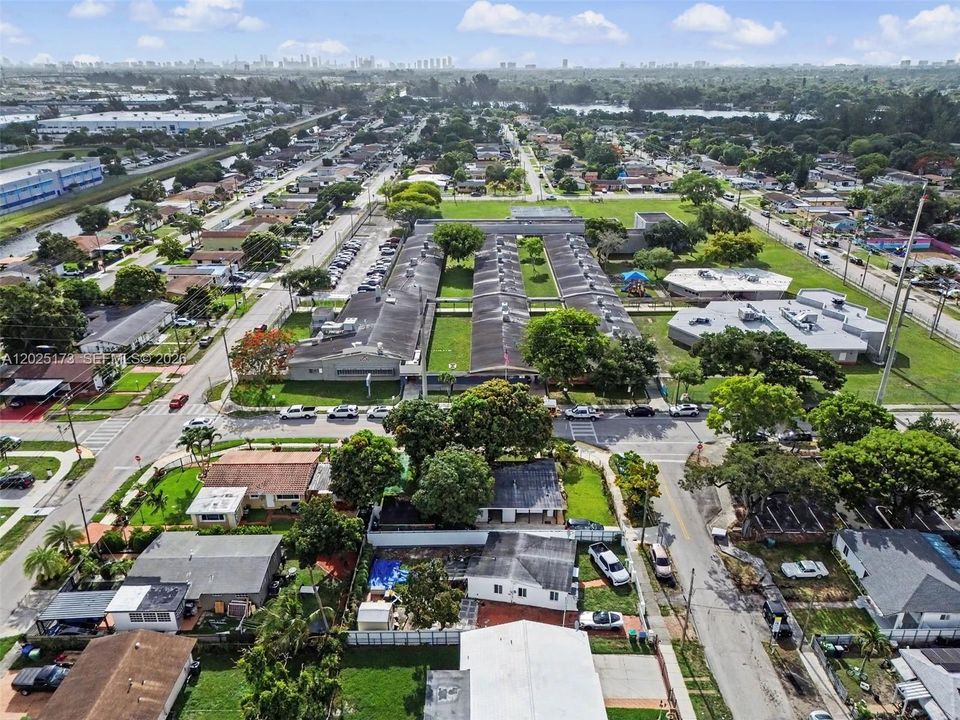 For Sale: $475,000 (2 beds, 1 baths, 680 Square Feet)
