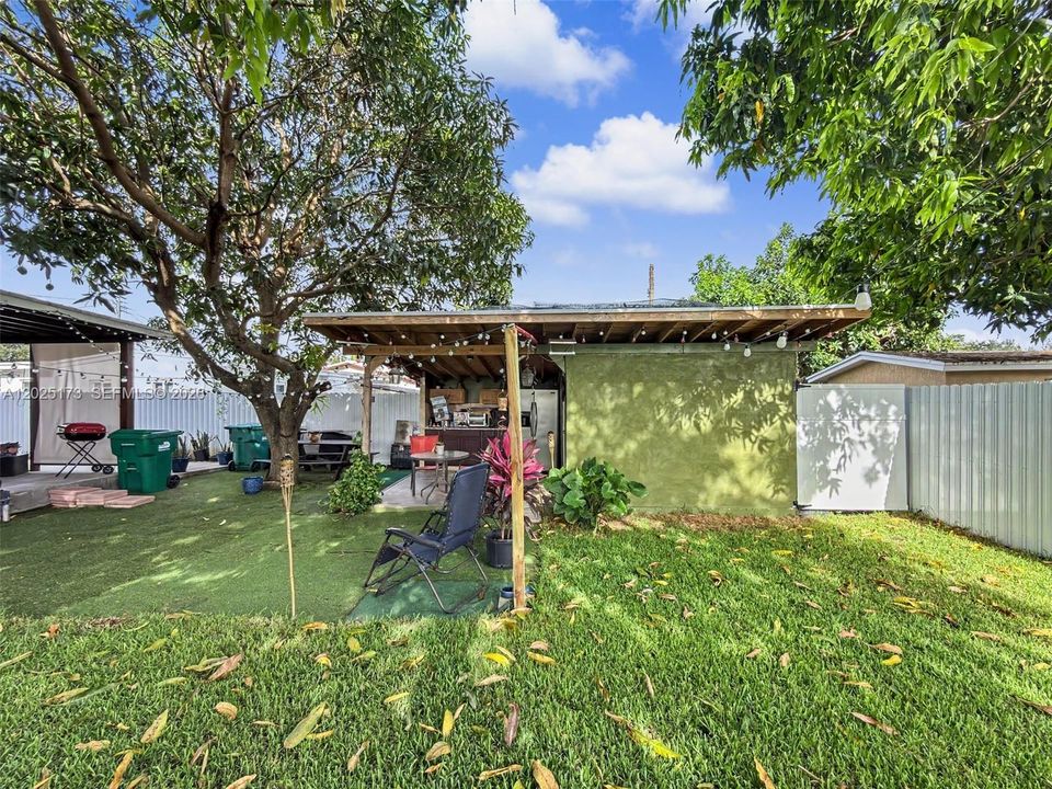 For Sale: $475,000 (2 beds, 1 baths, 680 Square Feet)