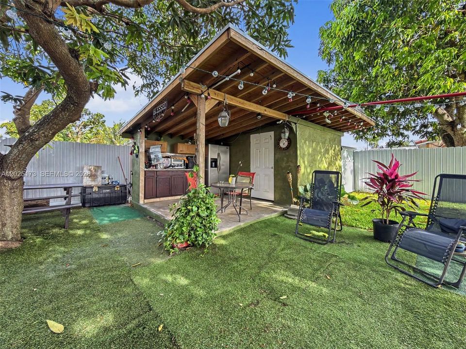 For Sale: $475,000 (2 beds, 1 baths, 680 Square Feet)