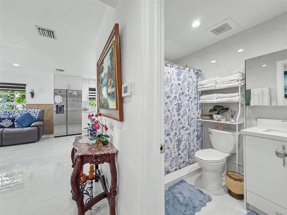 For Sale: $475,000 (2 beds, 1 baths, 680 Square Feet)