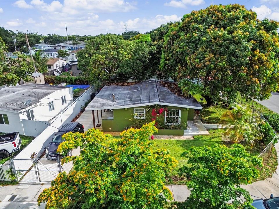 For Sale: $475,000 (2 beds, 1 baths, 680 Square Feet)