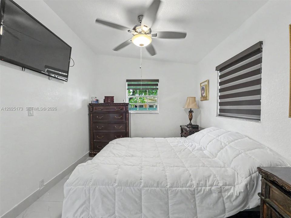 For Sale: $475,000 (2 beds, 1 baths, 680 Square Feet)