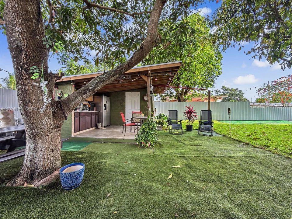 For Sale: $475,000 (2 beds, 1 baths, 680 Square Feet)