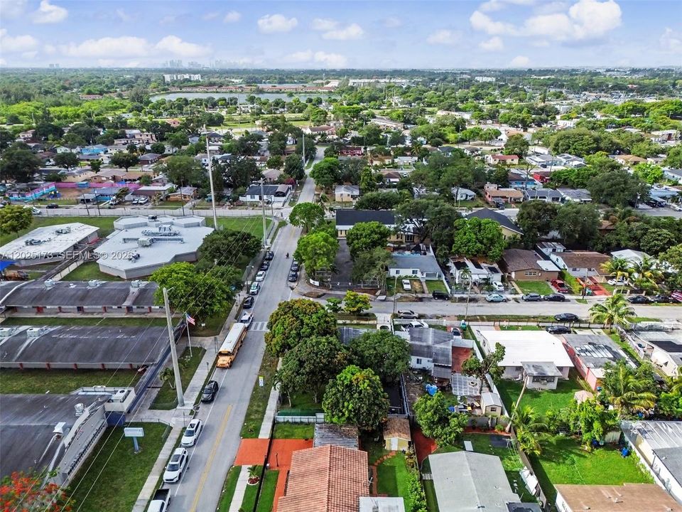 For Sale: $475,000 (2 beds, 1 baths, 680 Square Feet)