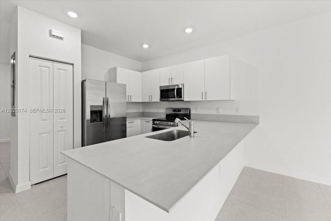 For Sale: $399,000 (3 beds, 2 baths, 1393 Square Feet)