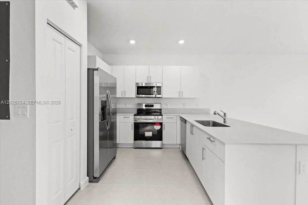 For Sale: $399,000 (3 beds, 2 baths, 1393 Square Feet)