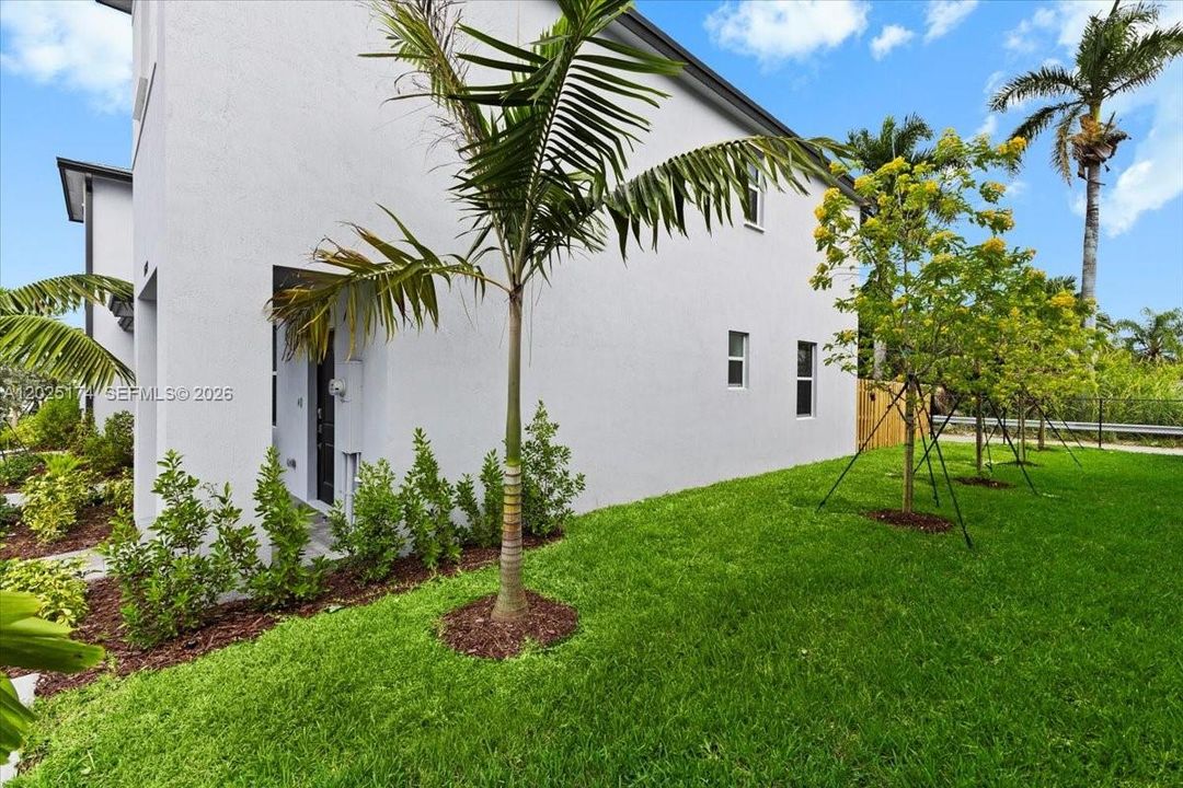 For Sale: $399,000 (3 beds, 2 baths, 1393 Square Feet)