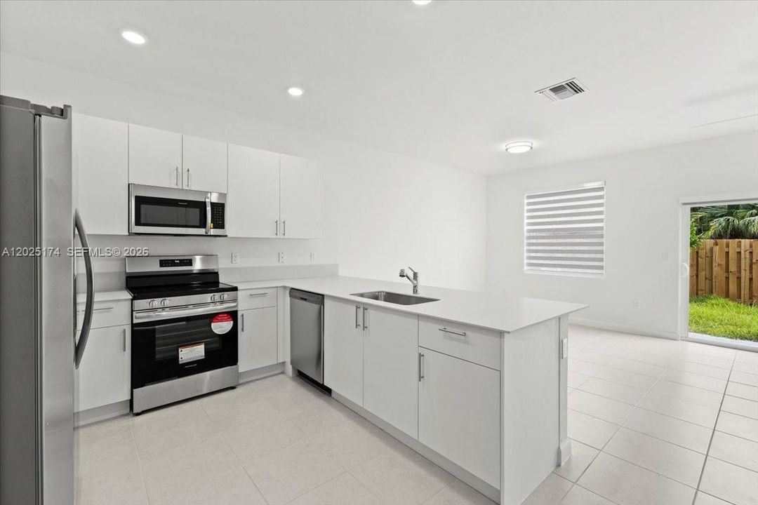 For Sale: $399,000 (3 beds, 2 baths, 1393 Square Feet)