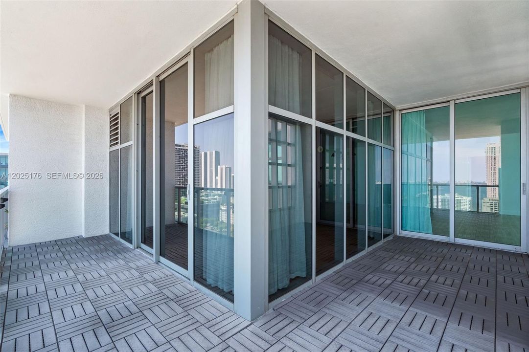 В аренду: $5,500 (2 спален, 2 ванн, 1262 Квадратных фут)