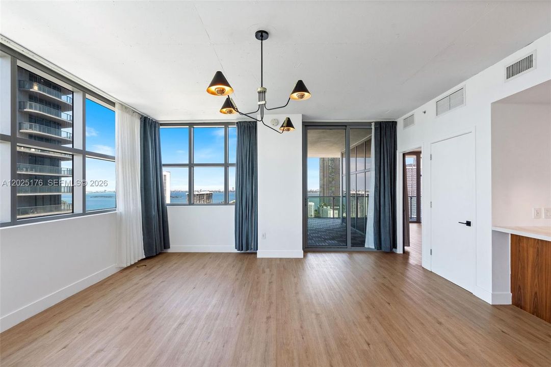 В аренду: $5,500 (2 спален, 2 ванн, 1262 Квадратных фут)