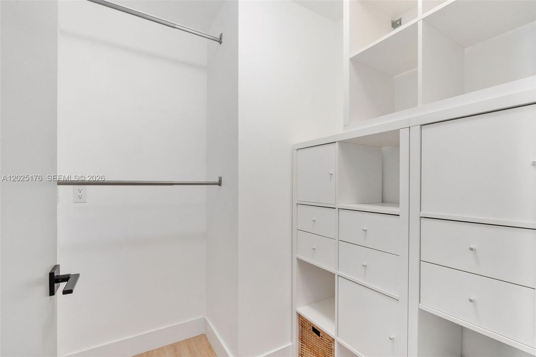 В аренду: $5,500 (2 спален, 2 ванн, 1262 Квадратных фут)