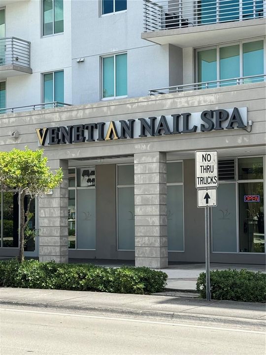 For Sale: $319,000 (1 beds, 1 baths, 686 Square Feet)