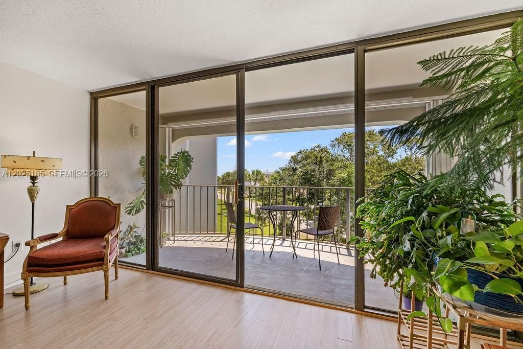 For Sale: $399,000 (2 beds, 2 baths, 1300 Square Feet)