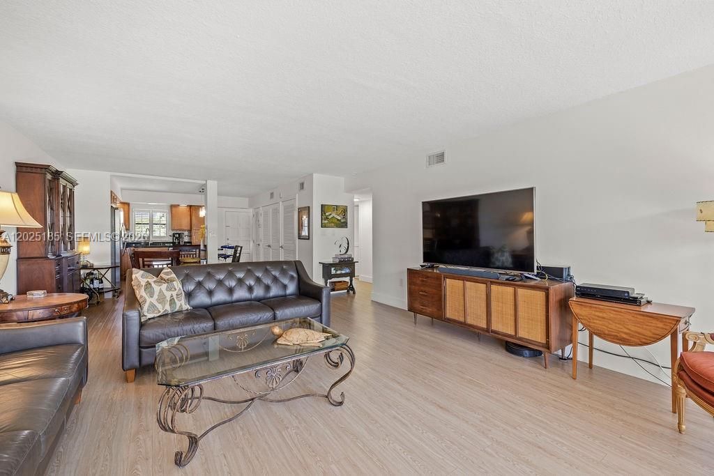 For Sale: $399,000 (2 beds, 2 baths, 1300 Square Feet)