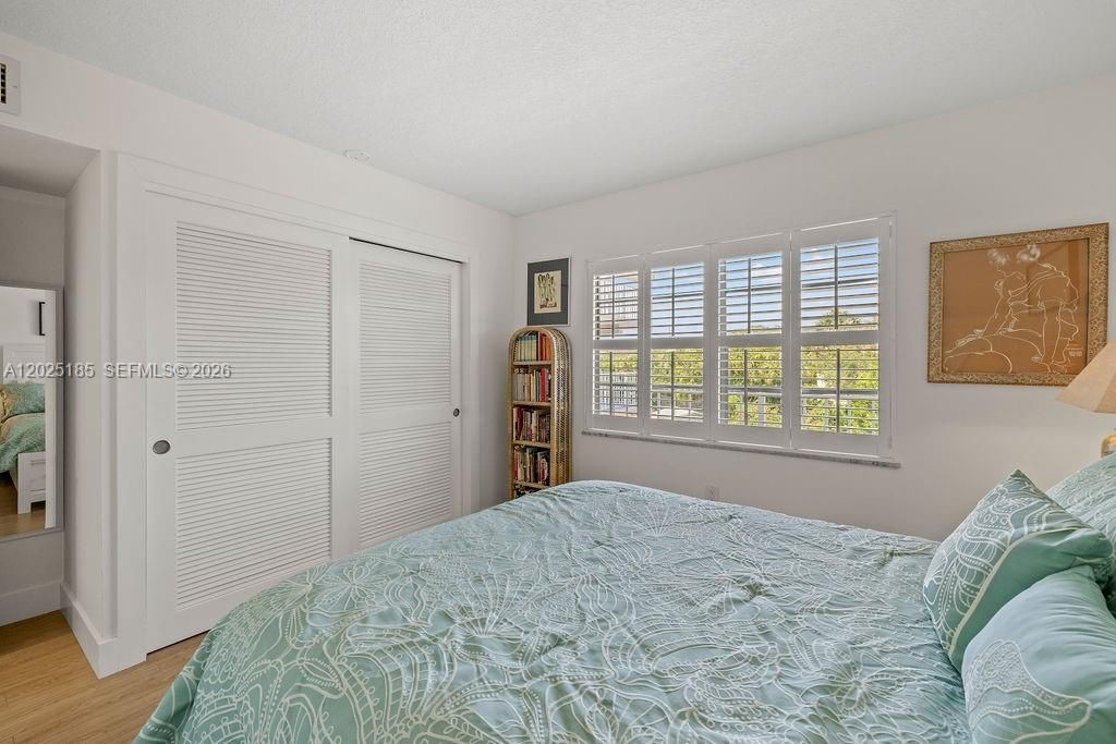 For Sale: $399,000 (2 beds, 2 baths, 1300 Square Feet)