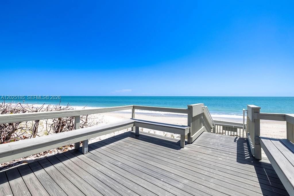 For Sale: $399,000 (2 beds, 2 baths, 1300 Square Feet)