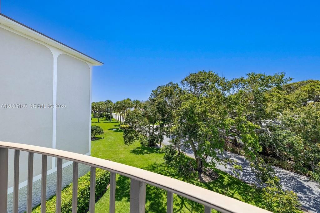 For Sale: $399,000 (2 beds, 2 baths, 1300 Square Feet)