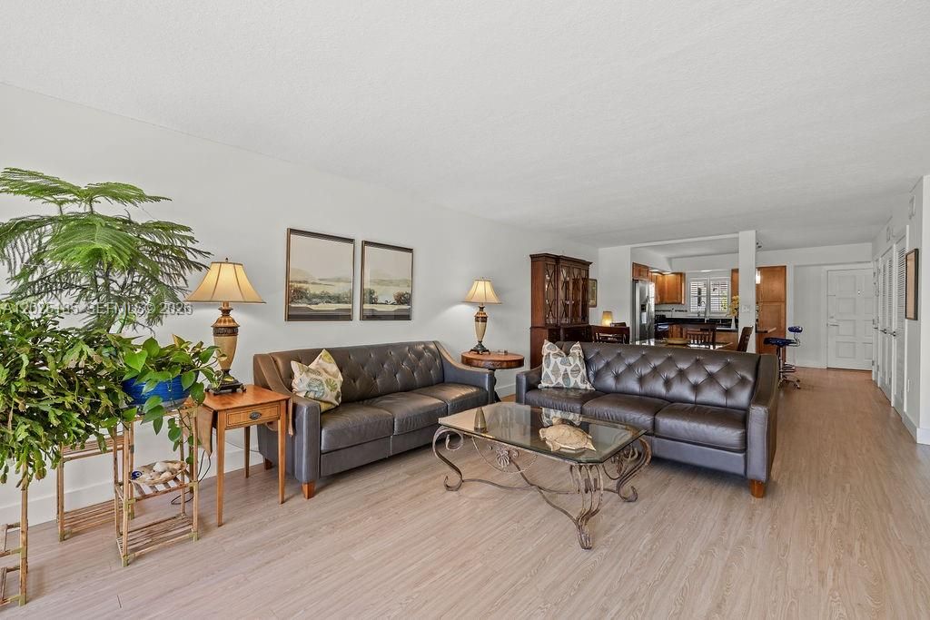 For Sale: $399,000 (2 beds, 2 baths, 1300 Square Feet)