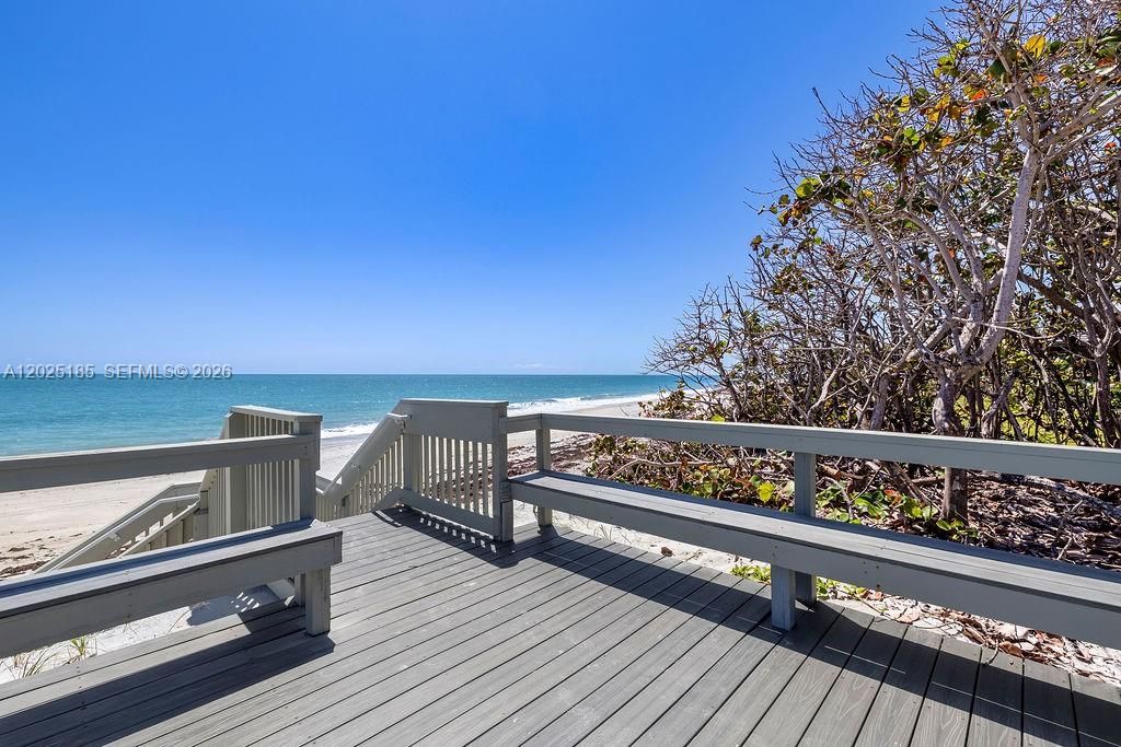 For Sale: $399,000 (2 beds, 2 baths, 1300 Square Feet)