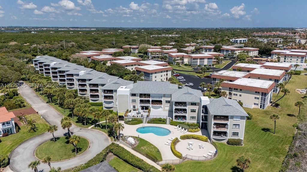 For Sale: $399,000 (2 beds, 2 baths, 1300 Square Feet)