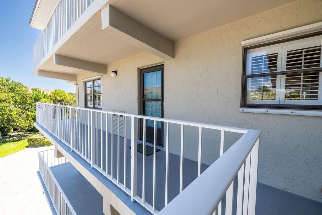 For Sale: $399,000 (2 beds, 2 baths, 1300 Square Feet)