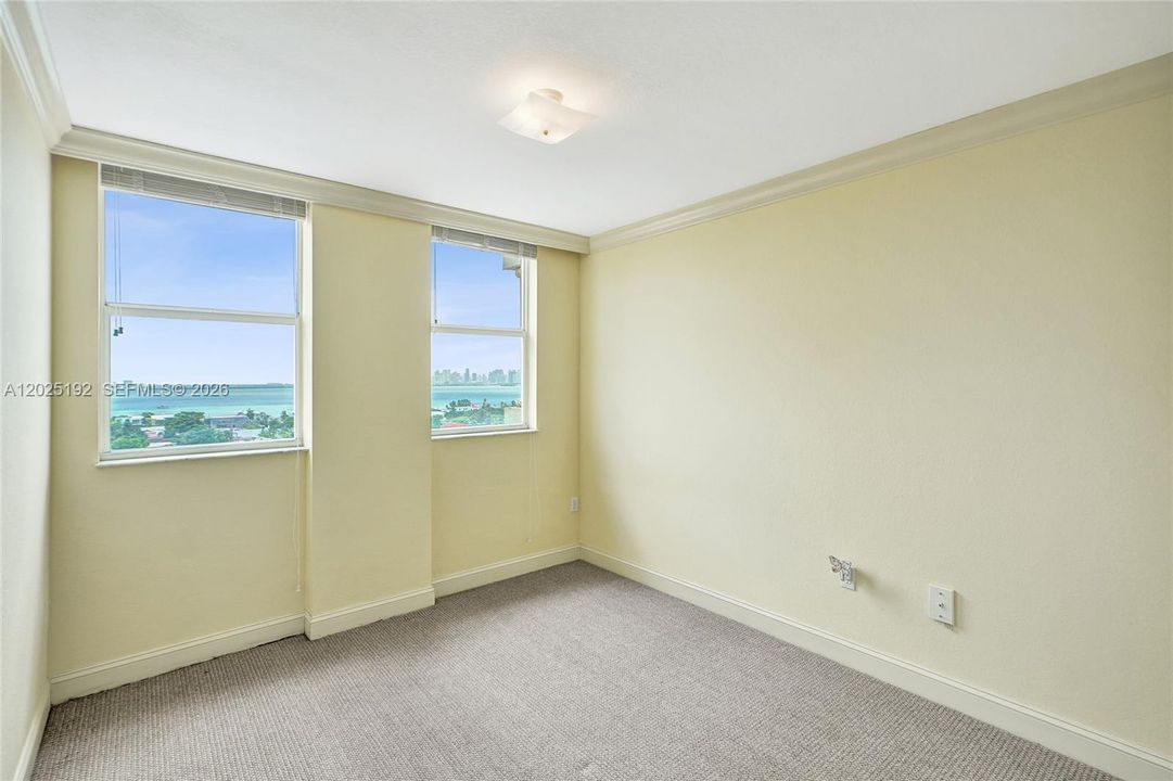 For Sale: $434,800 (2 beds, 2 baths, 984 Square Feet)