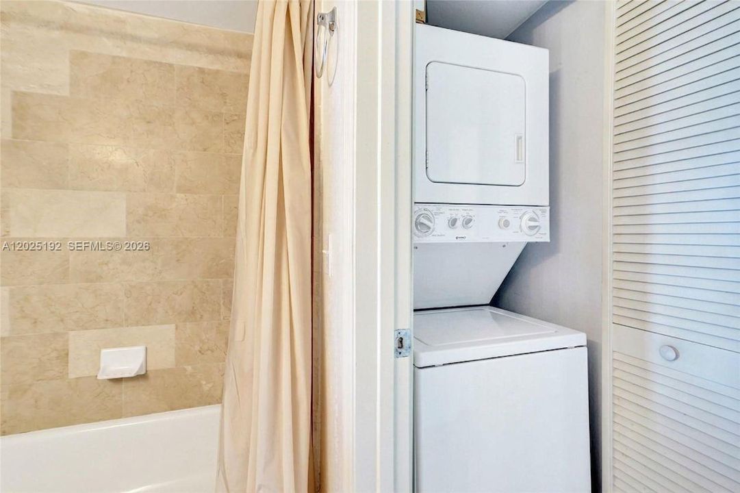 For Sale: $434,800 (2 beds, 2 baths, 984 Square Feet)
