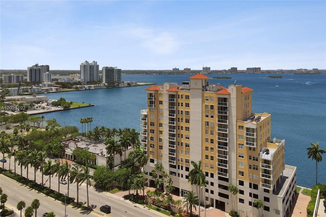 For Sale: $434,800 (2 beds, 2 baths, 984 Square Feet)