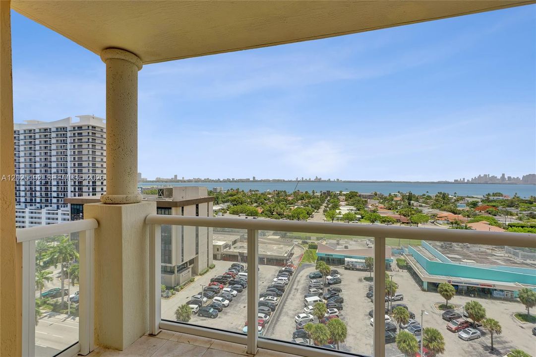 For Sale: $434,800 (2 beds, 2 baths, 984 Square Feet)
