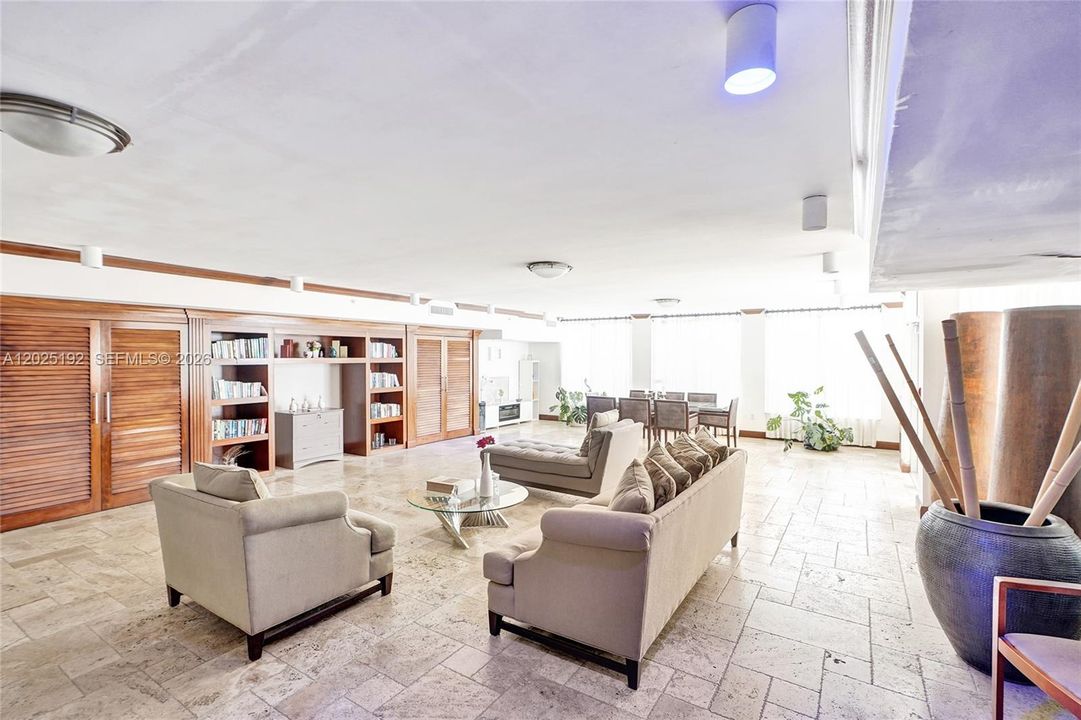 For Sale: $434,800 (2 beds, 2 baths, 984 Square Feet)
