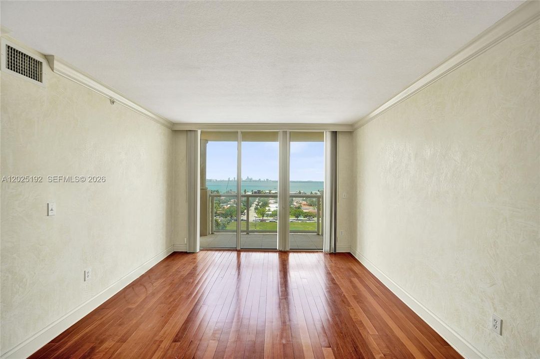 For Sale: $434,800 (2 beds, 2 baths, 984 Square Feet)
