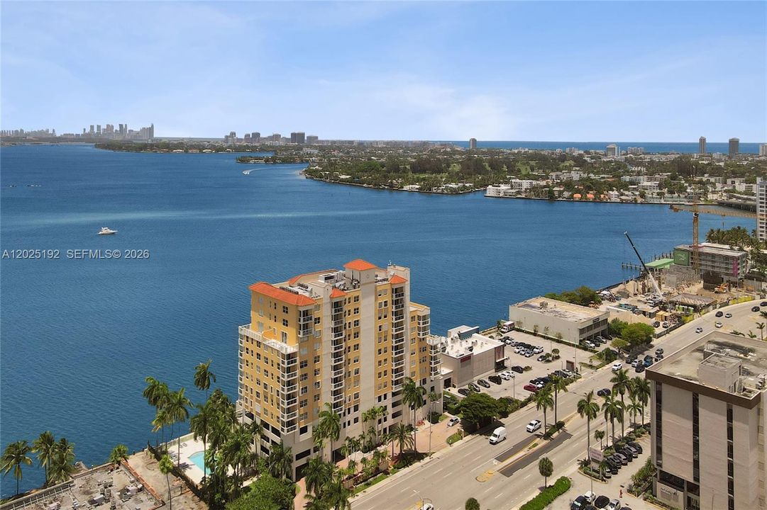 For Sale: $434,800 (2 beds, 2 baths, 984 Square Feet)