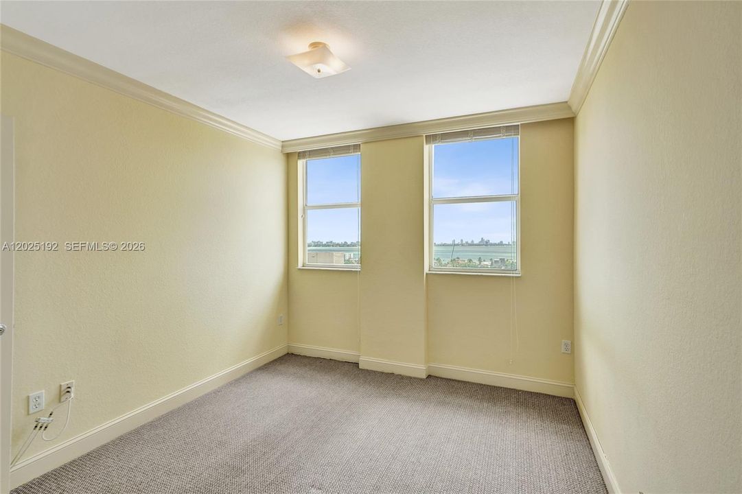 For Sale: $434,800 (2 beds, 2 baths, 984 Square Feet)