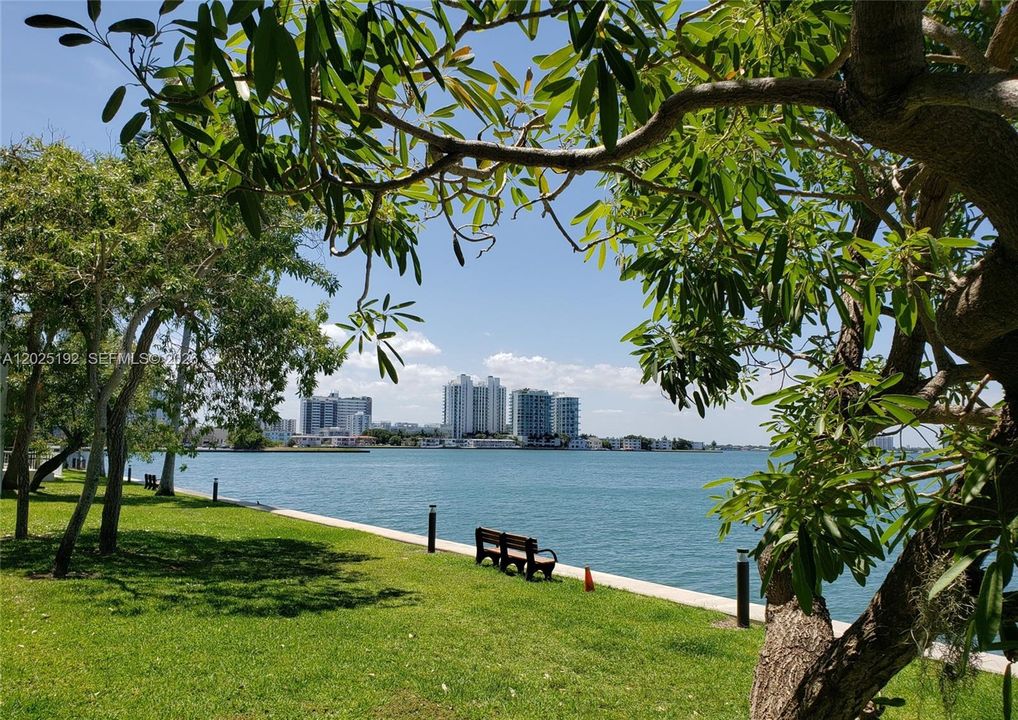 For Sale: $434,800 (2 beds, 2 baths, 984 Square Feet)