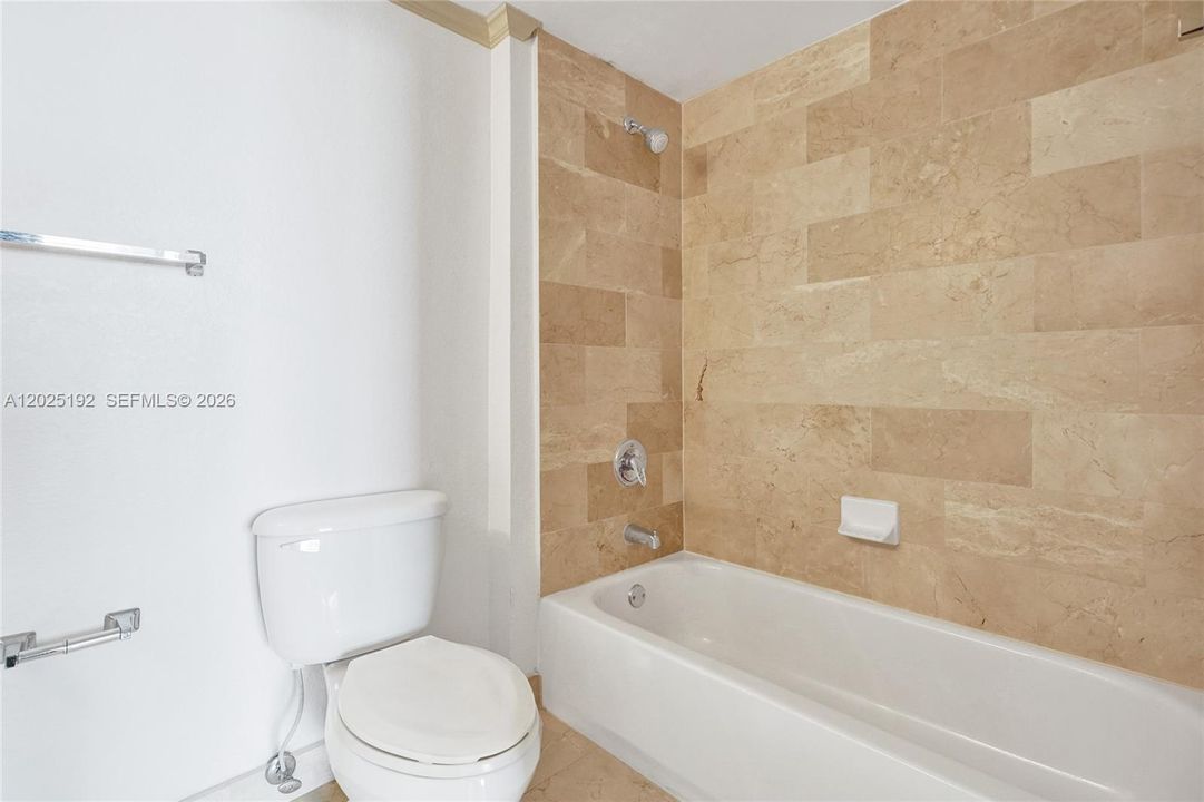 For Sale: $434,800 (2 beds, 2 baths, 984 Square Feet)
