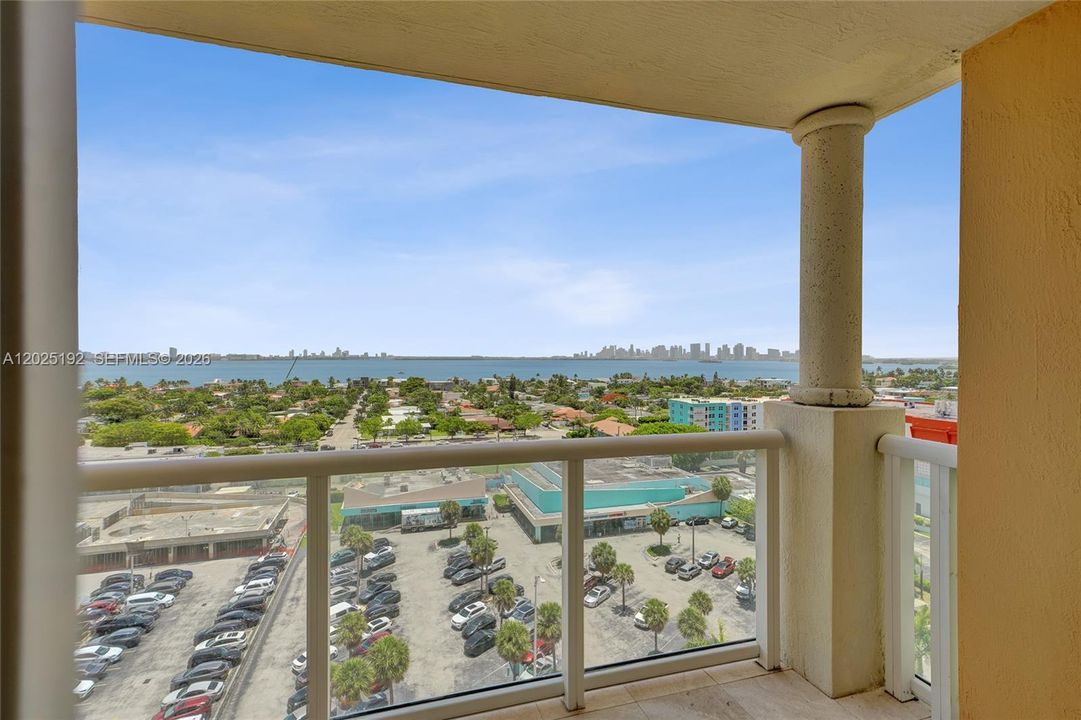 For Sale: $434,800 (2 beds, 2 baths, 984 Square Feet)