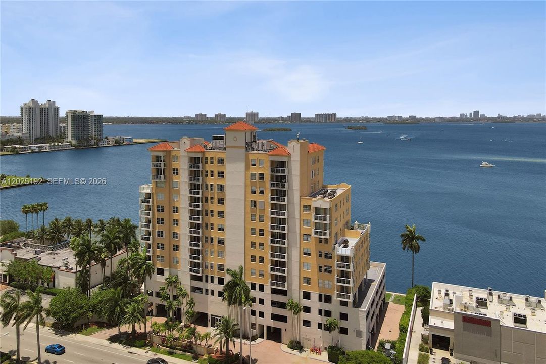 For Sale: $434,800 (2 beds, 2 baths, 984 Square Feet)